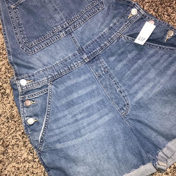 GAP Baggy Woman’s Short Overalls Light Wash in Size Medium | NWT! - Picture 3 of 10